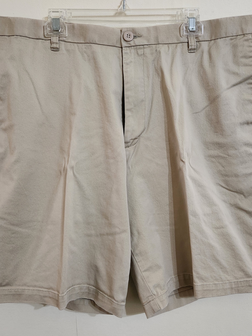 Dockers Men's Flat-Front Beige/Tan Shorts